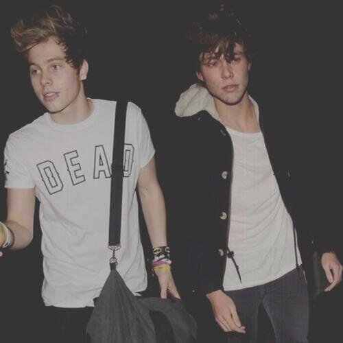 hi love! this is a free follow from @irwinftatl so please go follow me there :) i can help you with luke or band acc follows! tysm xx @irwinftatl