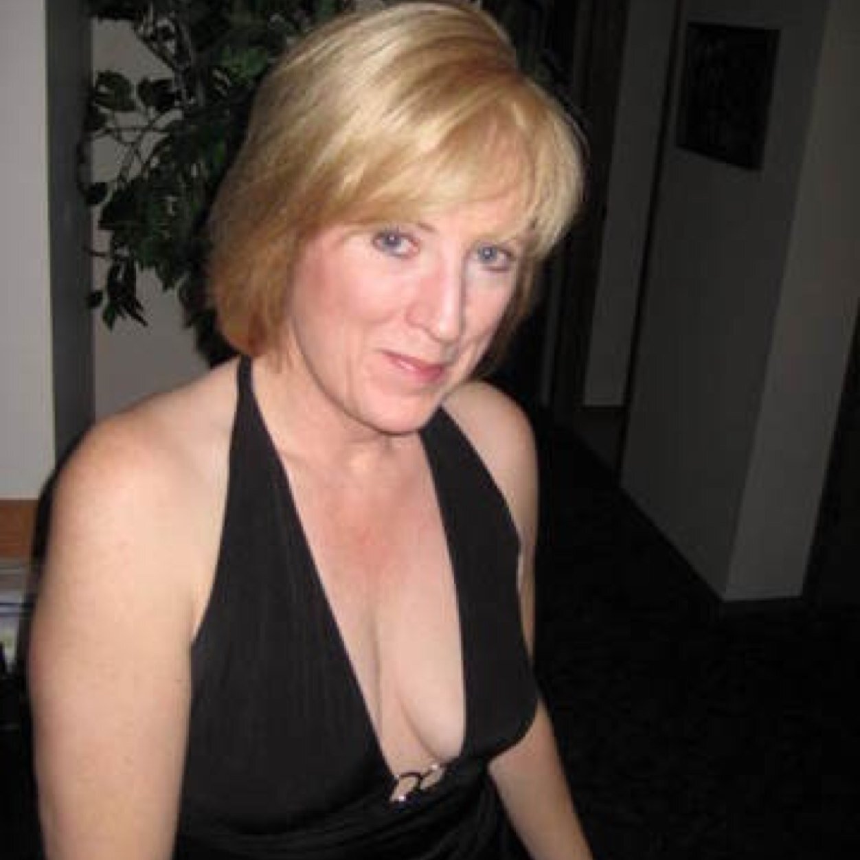 incest loving mother divorced bi lady am a total slut who loves to fuck. Love gangbangs.