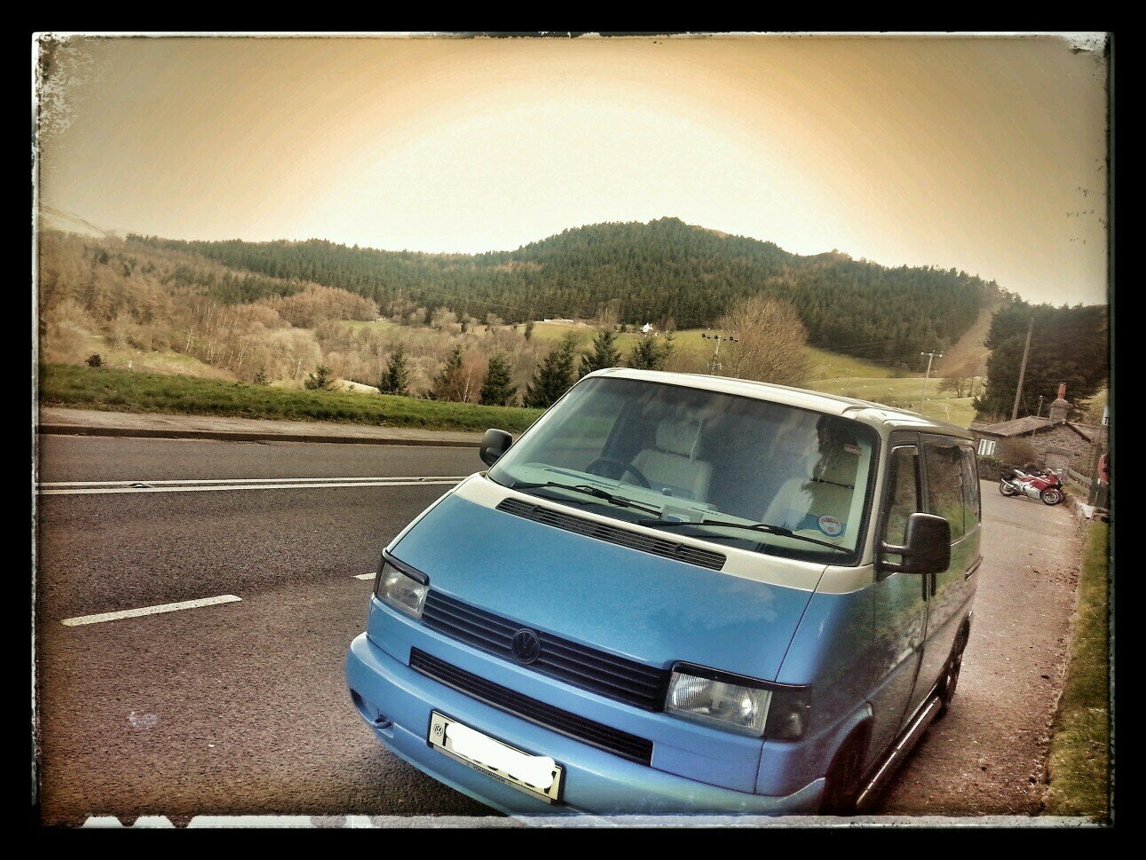 life is short... lovedub #dublove #t4 #blu adventure is out there 🎈🎈🎈🎈🚐. xxx