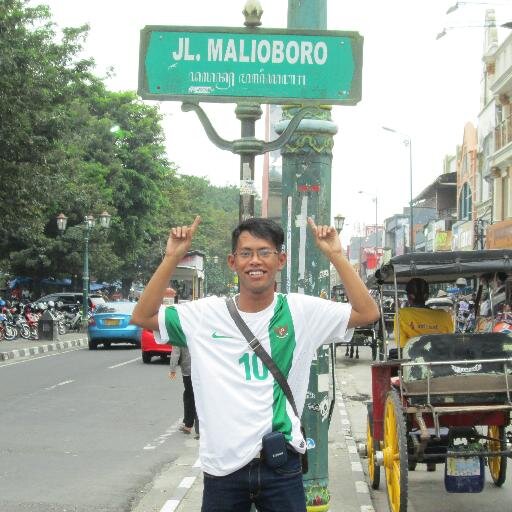 # 7 keep red & never walk alone