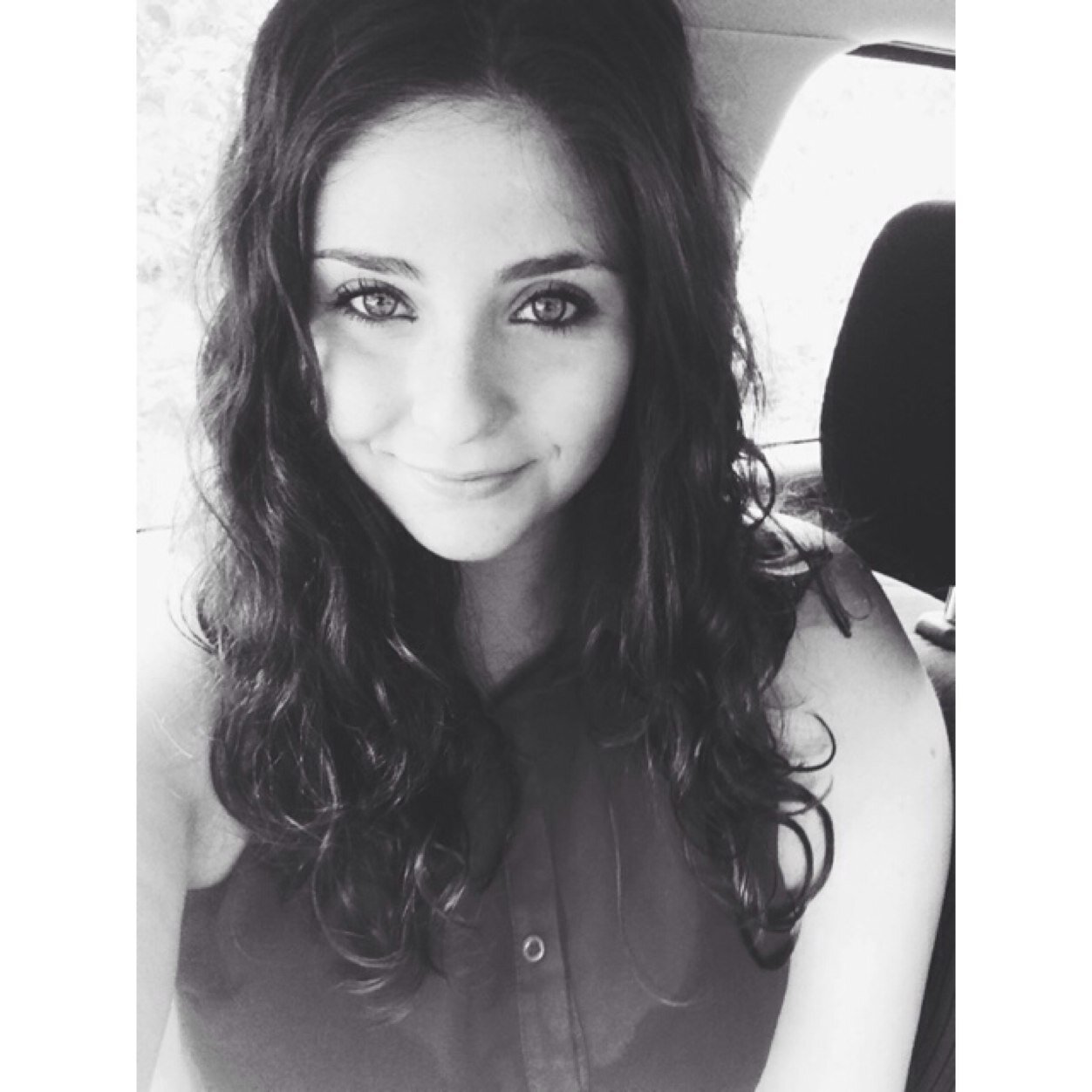 \/\/ FOLLOW BELOW \/\/