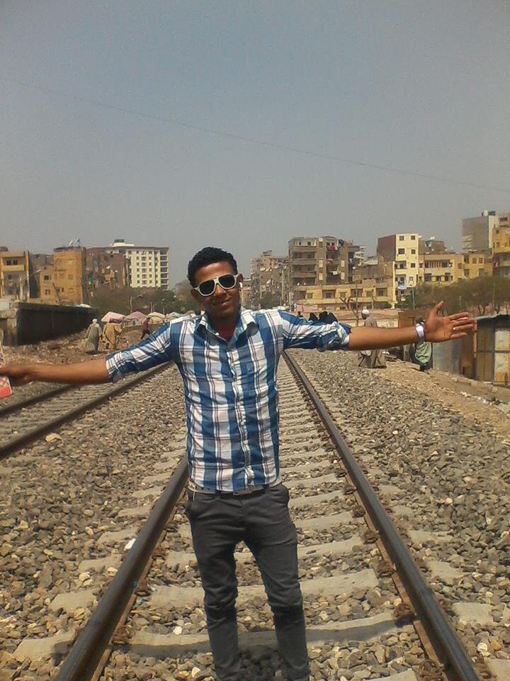 ﺗﺠﺎﻫﻠﻚ ﻣﺜﻞ ﻣﺎ ﺃﻧﺖ ﺗﺘﺠﺎﻫﻠﻨﻲ ..
ﺩﺭﺳﻚ ﻋﺠﺒﻨﻲ ﻭﻃﺒﻘﺘﻪ
محمد باشا نصار
