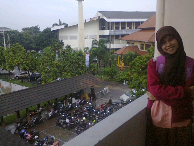Buktikan dengan senyuman :)
