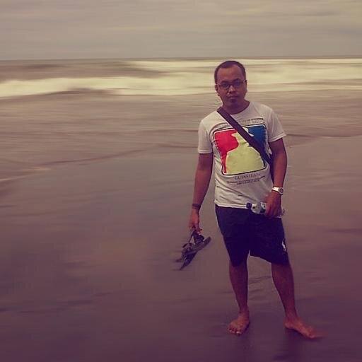 Pendiam dan pemalu,,walau kadang malu-maluin....wkwkwk