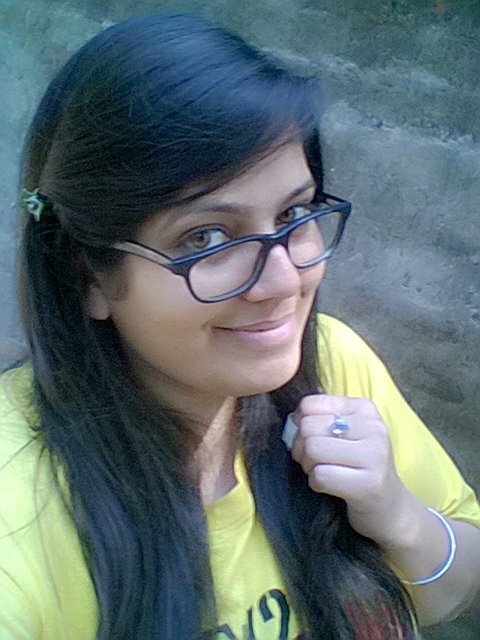 Fashion designer, color lover, amateur photographer, doodle freak and a foodie