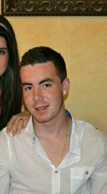 amante del caballo asta la muerte, orgulloso de mi mismo cada dia aprendiendo mas y muy feliz con algunos cambios de mi vida!!