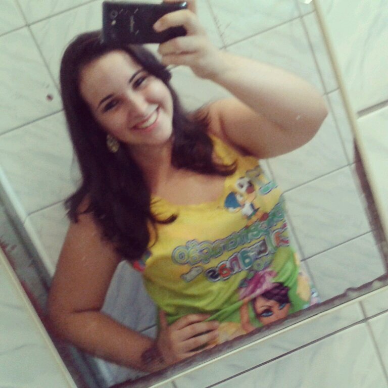 - As pessoas sabem sobre mim apenas o que resolvo mostrar à elas. Elas pensam que sabem de tudo, mas na verdade não sabem de nada'  ;-D