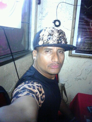 soy maestro de baile y bailarin de shows  y horganisador de eventos y de corador estoy disponibles