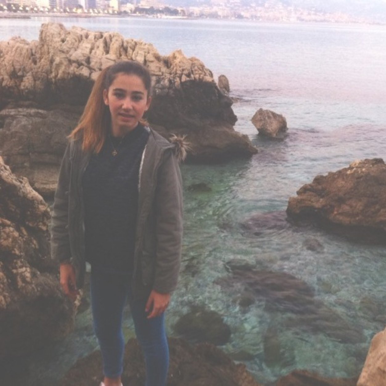 CamilleLeoni's profile picture. Instagram: _unpetitdiable C.A.L.J la base. Parce que moi j'ai des amis en or.!