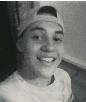 Sou um retrato que a tua mão revelou, cópia barata do que eu acho que eu sou, eu sei que eu não devia querer demais o que eu nem sei o que é..