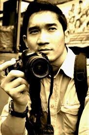 fhotografer, hobi futsal, pengamat sosial & politik
