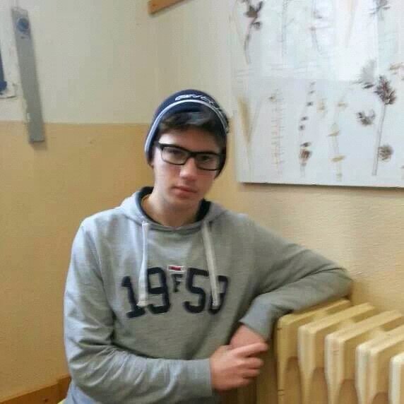 Hi i am one italian guy 17 years old i live in bologna italy