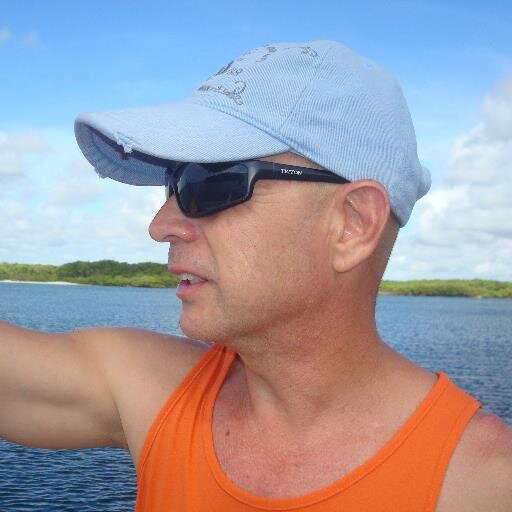 conservador, soberanista/nacionalista, cristão católico, defensor da República Democrática e dos valores ocidentais.