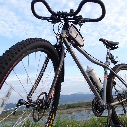 バイクと自転車に乗るアニメ類、旅、雑談で煩い系。ミュートでもなんでもご自由に。必殺技は二輪車スライディング。（V-STROM250:21/09/25〜、CC110:20/04/26～21/07/23、CBF125:17/11/13～20/04/16、29er:2012/01/13～)