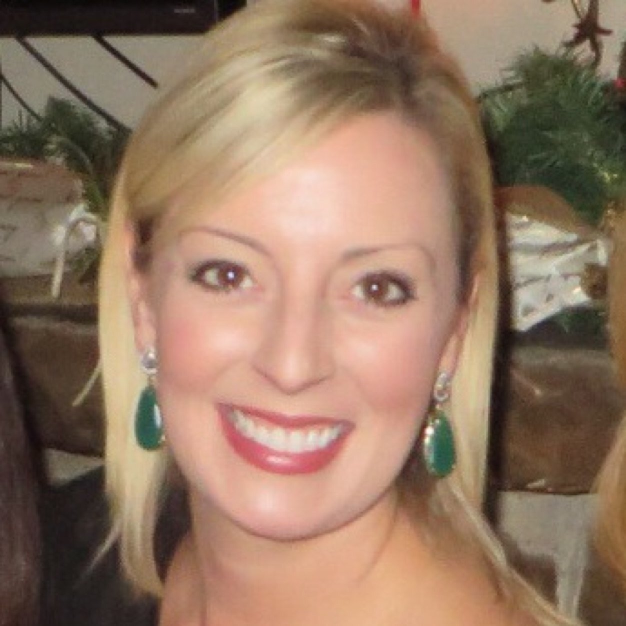 Lover of Crimson Tide football, fashion, books & entertaining. Lives in the best Southern city -
