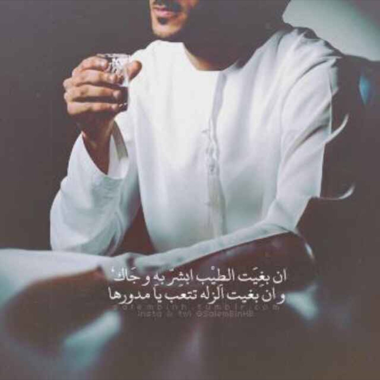 التويتر بالنسبه لي نافذه لعالم ثاني احب استفيد منه وافيد غيري ،لكل متابعيني اتشرف بمتابعتكم.
