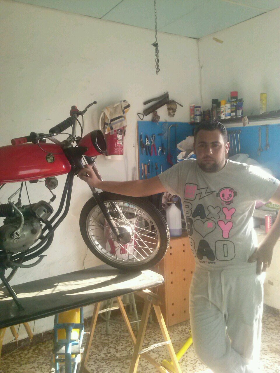 mi vida no es perfecta ,pero estoi agradecido por todo lo k tengo. `:)        ( aficionado a las motos y coxes clasicos )