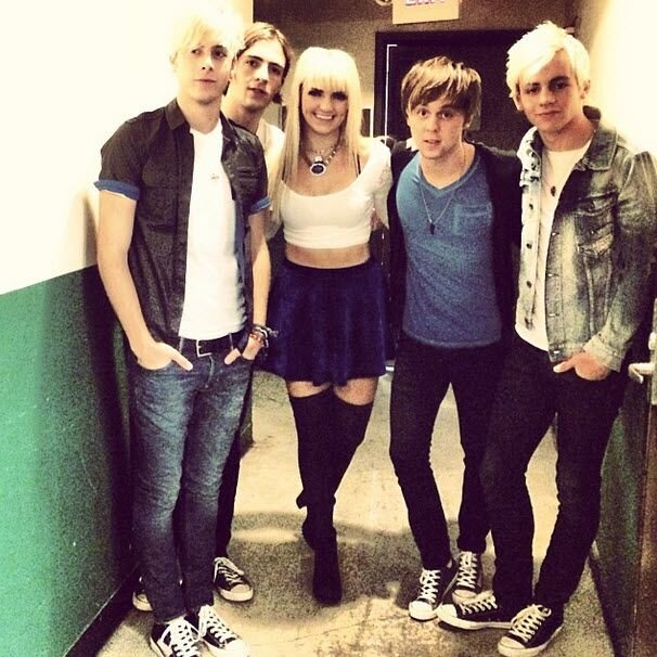 Heyyy,What's up?
 R5