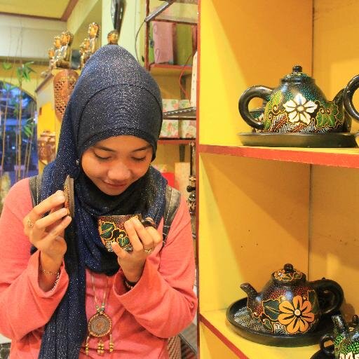 Akun Resmi Rini Dwita Sari. Dikelola oleh Badan Staf Khusus Kepresidenan. Twit dari Rini ditandai *RDS*.