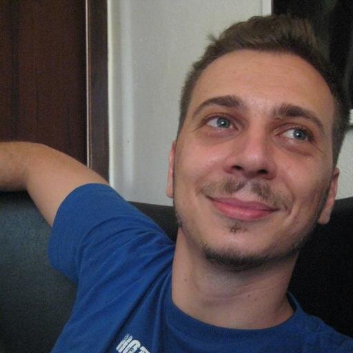 Professor de Educação Física, Técnico de futebol de Campo, Personal trainer, Baixista nas horas vagas!!! Follow me vamo troca uma idéia :-)