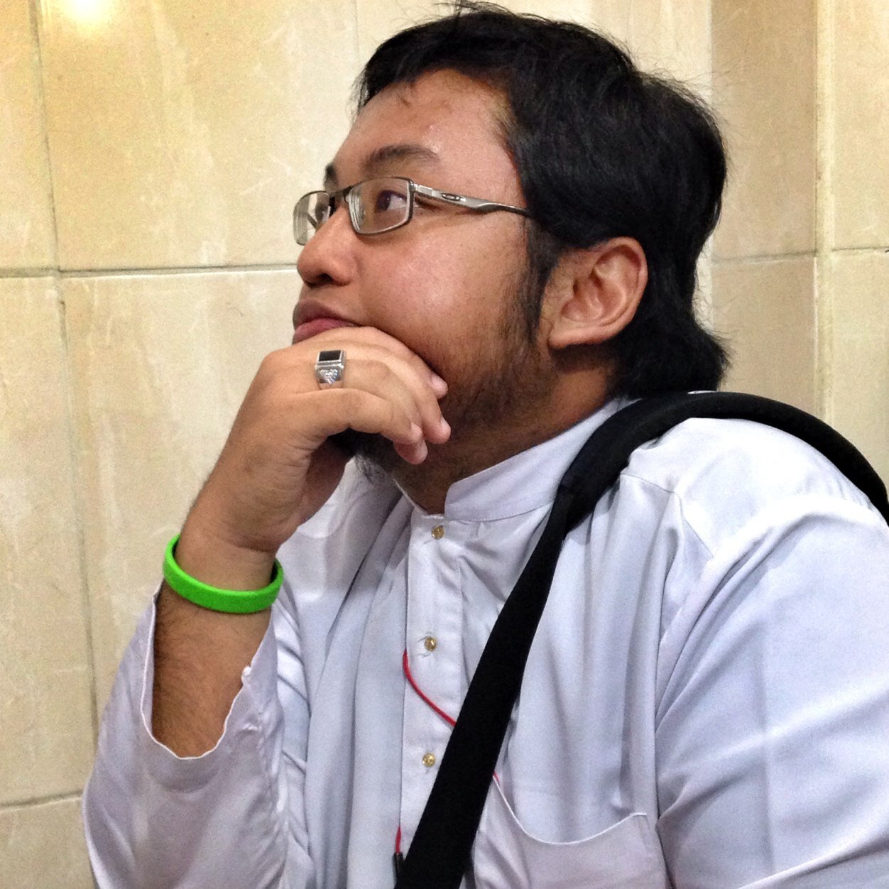 Sekolah bukan satu-satunya jalan untuk mencari ilmu.. Dan ilmu pun tidak harus diresmikan dengan gelar..
