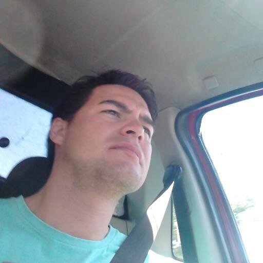 selector musical, ingeniero, critico en politica
