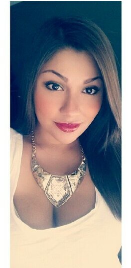 5'3 with brown eyes - smile like the sunrise ! :)