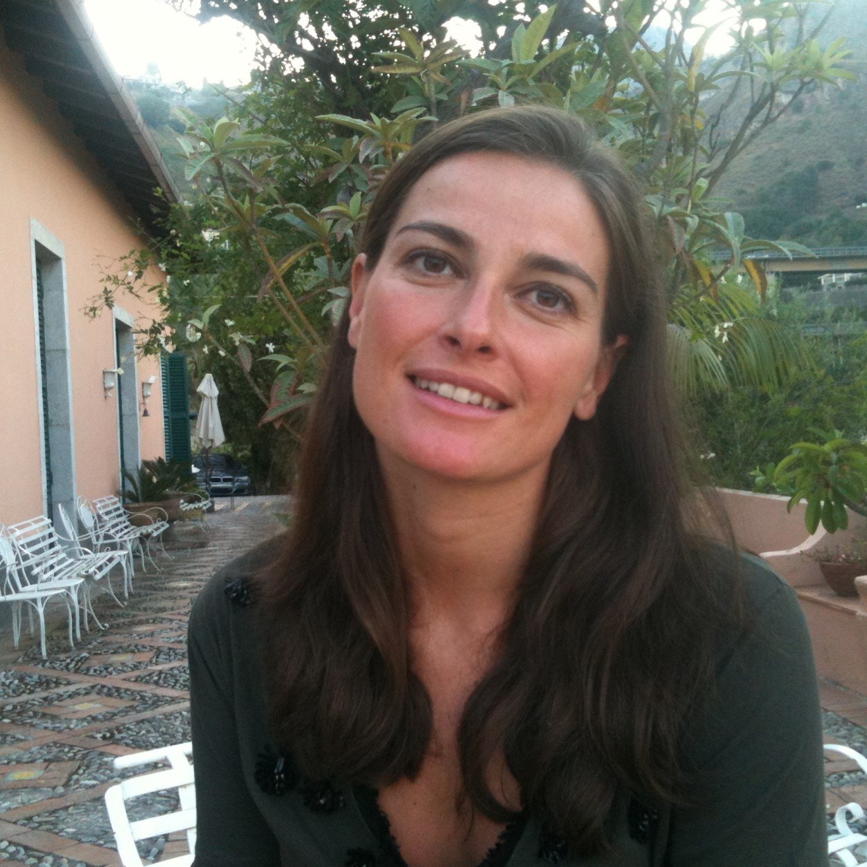 International communicator, love new ideas, talents & trends and has a passion for creativity+traveling+writing+the arts+nature+fashion+lifestyle+Buddy, my dog.
