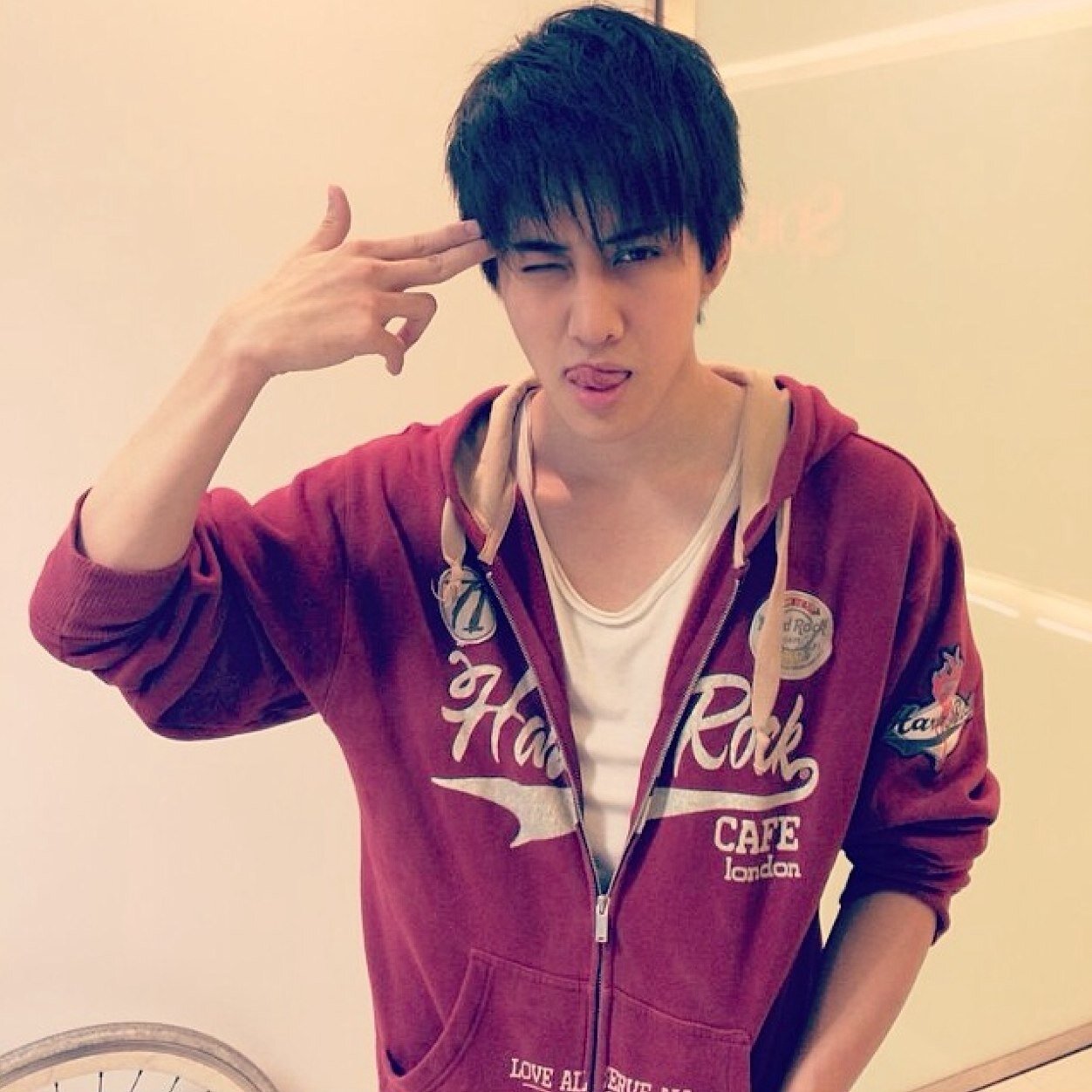 AYO! guys ~~ ไมค์ ดิแองเจโล่ครับ เป็นแค่เฟคแอดเคาท์นะ เพื่อชาวแองเจโล่แก๊ง ตอบทุกคำถามเกี่ยวกับไมค์ iim fake acc. of @M1KEANGELO 22/12/2012 [โหลดเพลงกด *123111]