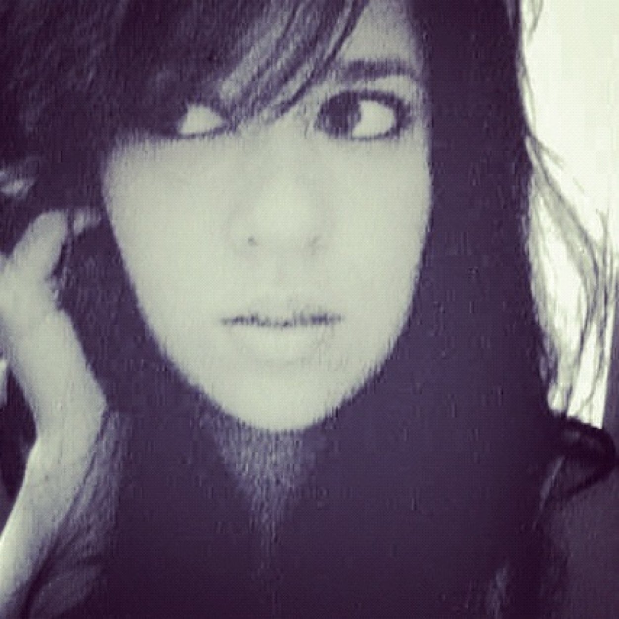 Me cai de chiquita y desde ahi nada es igual. Vivo con mis demonios, un amigo imaginario y un espantoso Furby... Call me maybe? I have Oreos.
