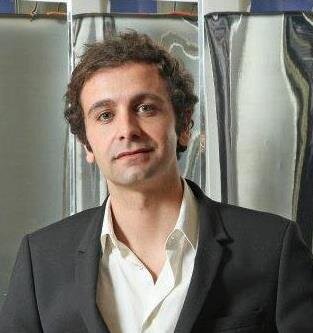 Progressista, ecologista, socialista, cooperativista, integralista e universalista. Ah! E benfiquista, claro :)