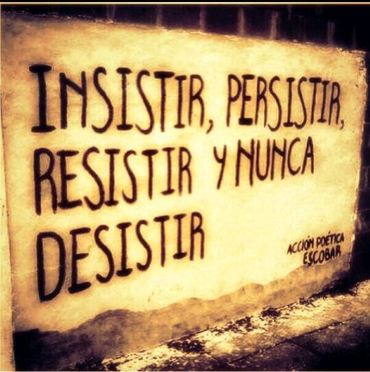 soy yo, esa que no puede mentir sobre lo que piensa y siente..... hoy y siempre sueño, sueños de libertad. Frente al Mar Caribe