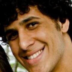 Brasileiro, 24 anos, profissão de analista desenvolvedor, concluindo ciência da computação.
