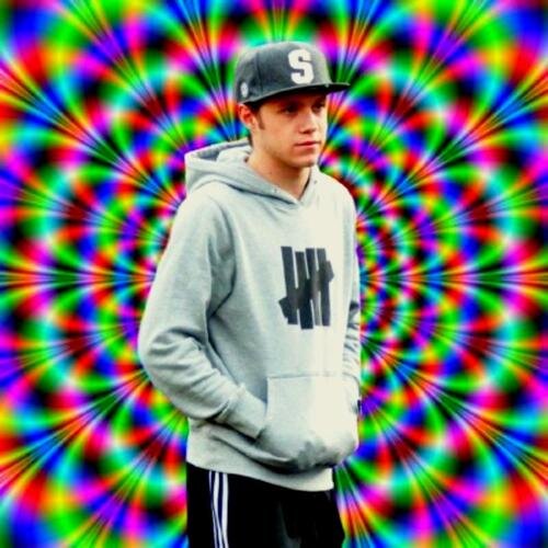 please follow @iPORNOUIS! she follows back 10000000000% #promise ily man