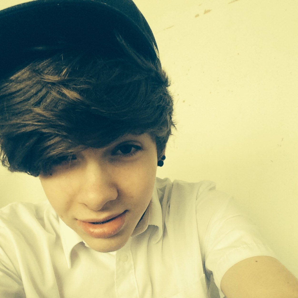 oakasbudd's profile picture. Hey guys simple rule you follow me i follow back! :D