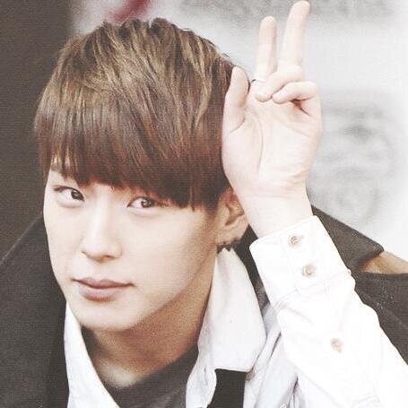 Cambie los espejos por las galletas, JungKook es mio perras.⁞ HimKook ⁞⌠12.03.14⌡