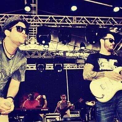 Eu vivo do Jorge e Mateus , eu amo eles , eu quero sempre está juntos deles , minha vida é feliz porq eu conheci eles ! ♥♥