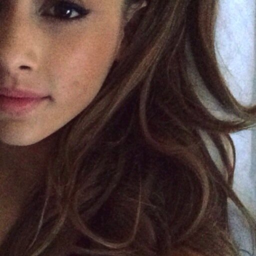 ♥ Here is a free follow. Please go follow @slamjix ♥
@ArianaGrande Please follow me!!!