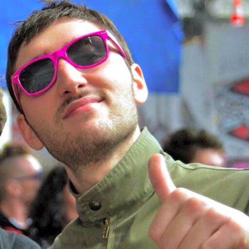 Intelligent, drôle et très beau mec de surcroît