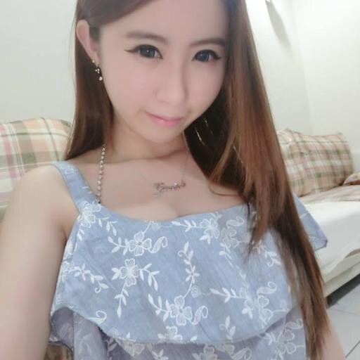Mayline Caroline (MayMay) 
 FolloW Me FriendS...I FollBacK YoU ...
	http://t.co/ZJdWwrZVWh