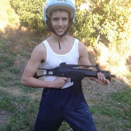 JUGADOR DE CALL OF DUTTY DE PROFESIÓN Y YOUTUBER DE AFICIÓN  http://t.co/1BLngYyfEN