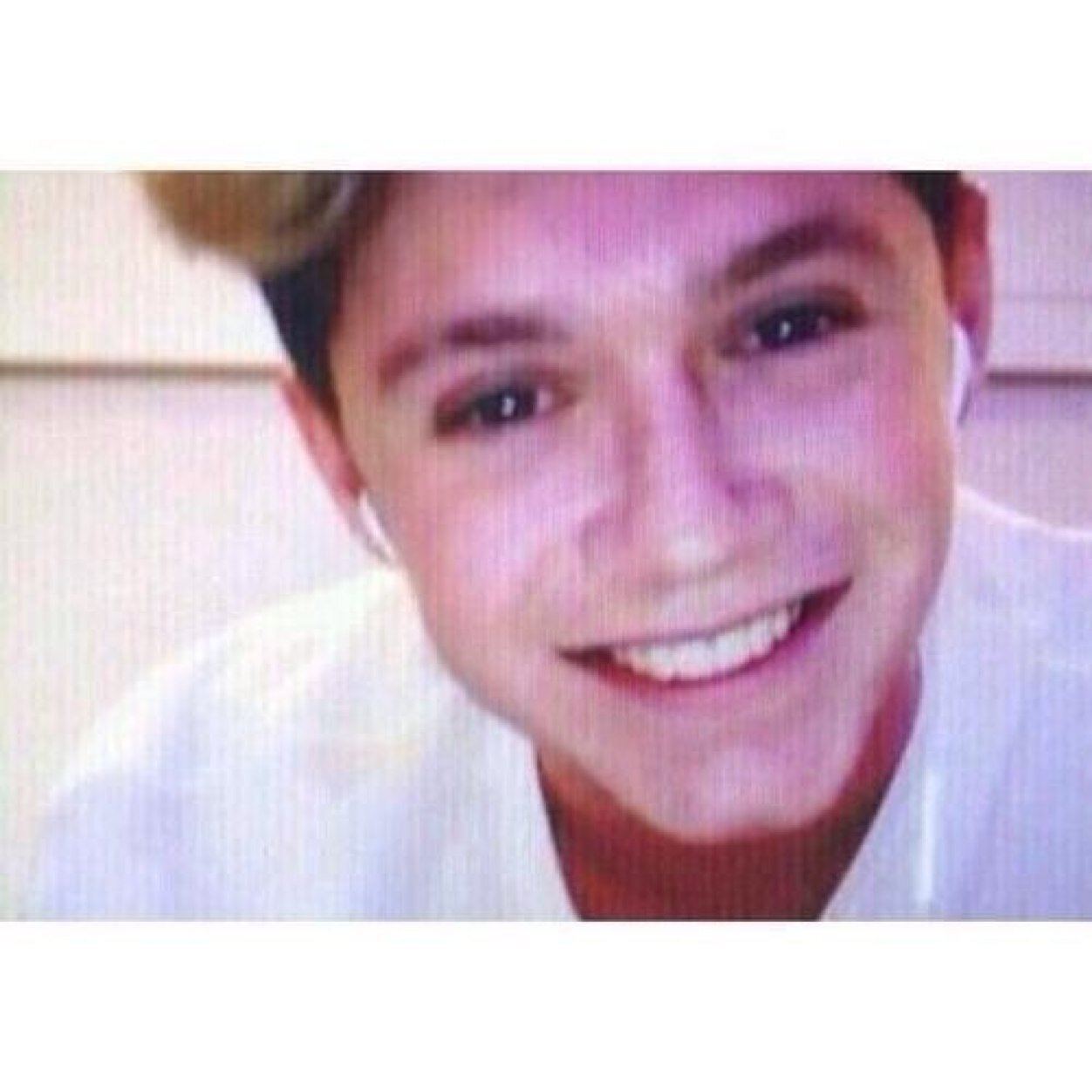 i gave you a free follow so please follow  @_westsideniall ˘◡˘