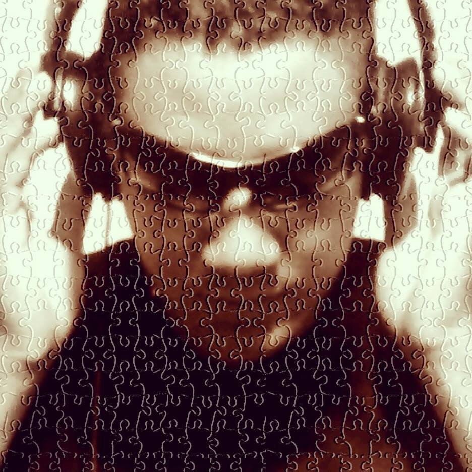 Disc Jockey Urbano....
 5 Años Resident Mr Cocktail Club.... Ahora Dj en Penal 49, Pa Dios Bendito, Soho Buenos Aires Medellin, Colombia,