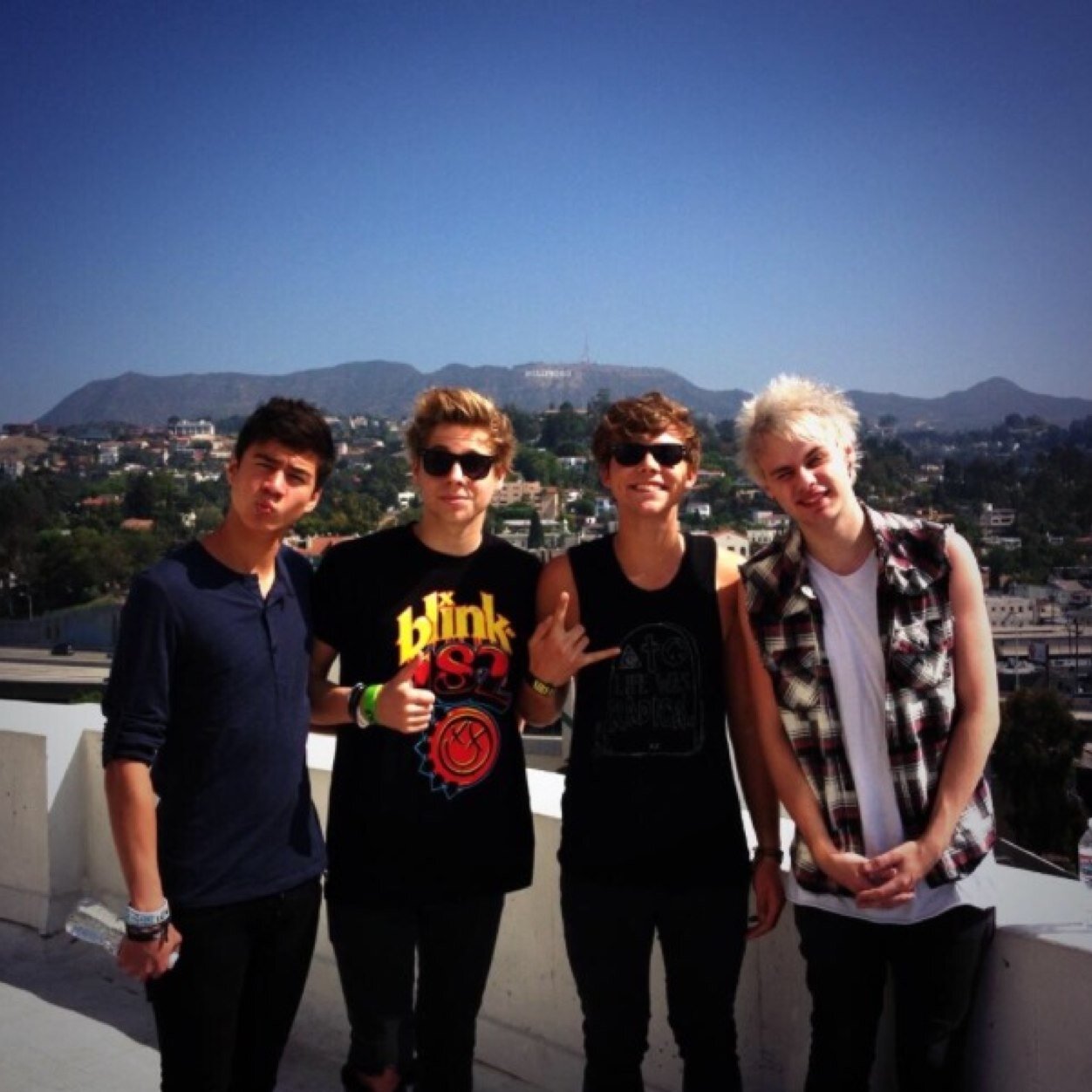 I just gave you a free follow, please follow @kissinq5SOS
