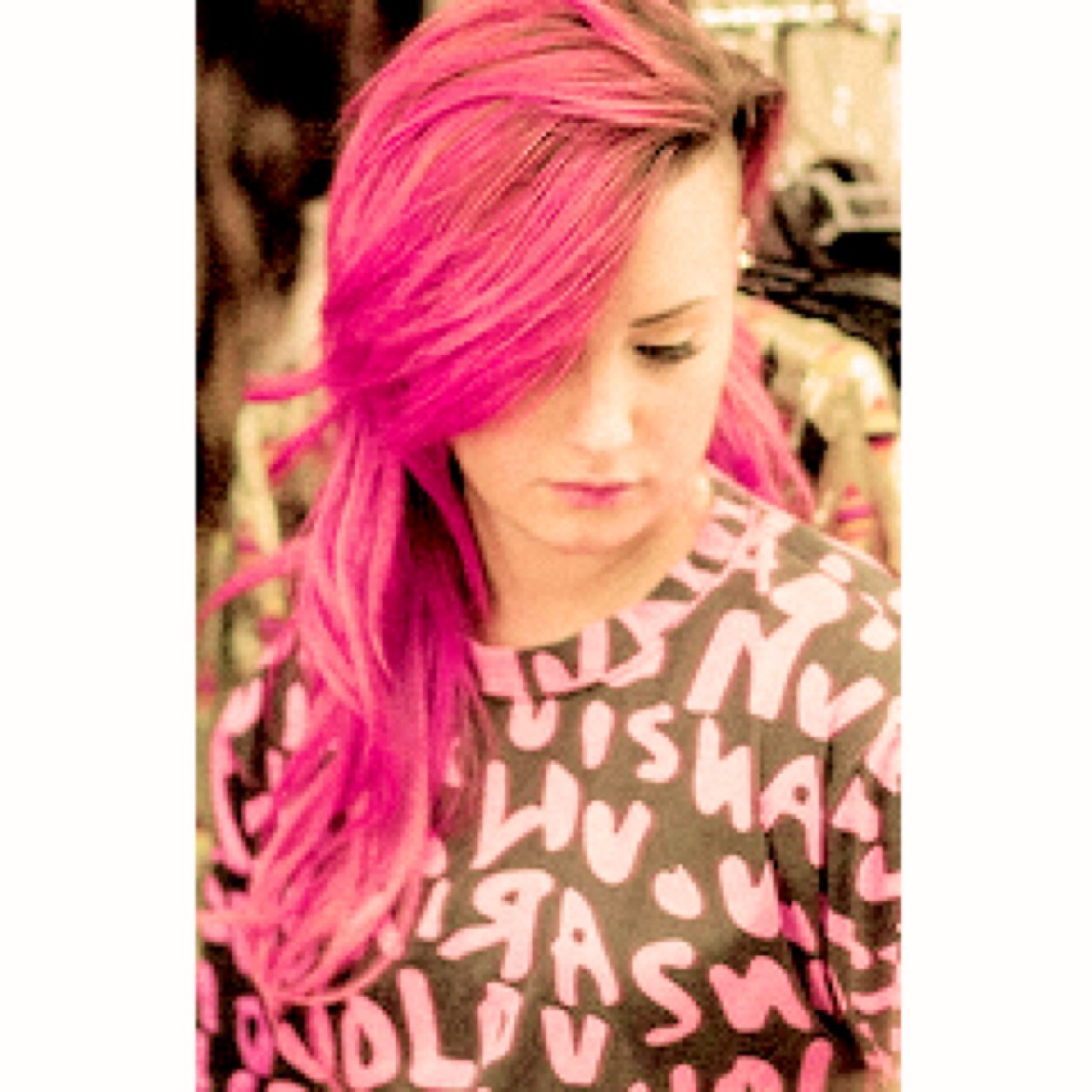 Follow @dayuumdemi