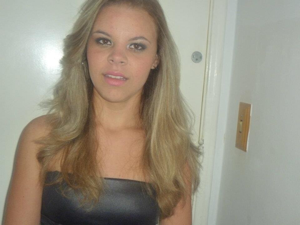 Loiira :3 ♥ ~# @JuliaLuiza482

ზ Sou princesa, poxa ! ♔Tirando Dinheiro,Beleza && Corpo Definido o Resto eu tenho tudoo SOLTA O VERBO  !*  M4AIS SEM K.0
