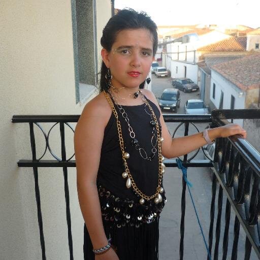 Hola soy karen me encanta escuchar musica de mis idolos  y estar con los amigos que tanto quiero y me rodean okm