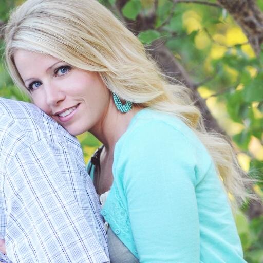 HollyLofthouse1's profile picture. Sharing all my favorite recipes weekly on my blog! Click the link below for the latest!