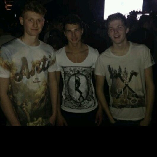 Insta ---) lars1995x