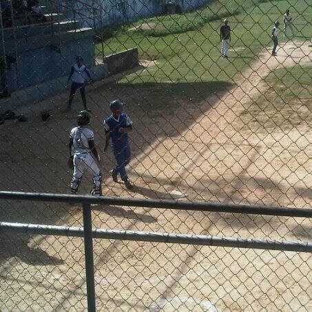 Venezolano, Divertido amante de los deportes, Futuro Beisbolista, fiel creyente de Dios y su poder, adicto a la comida xD